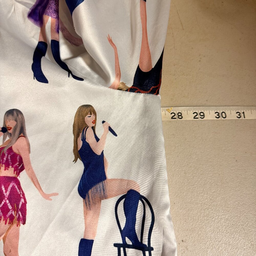 ✨ SHESHOW Taylor Swift Print Satin Pajama Top | XXL ✨ - Picture 8 of 10